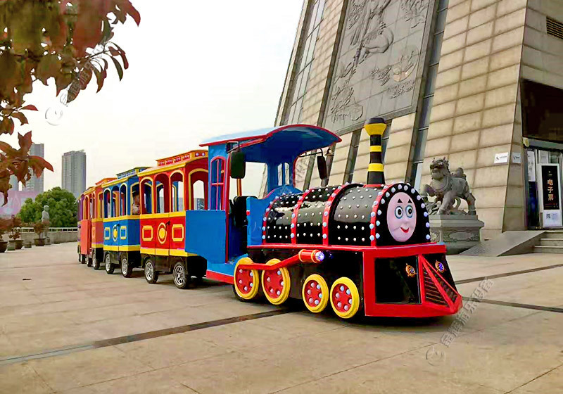 新興游樂設(shè)備無軌小火車有哪些特色呢？